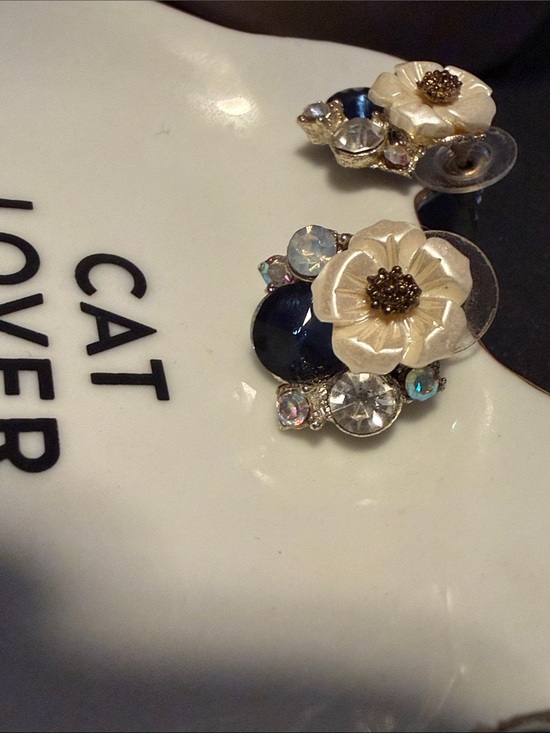 Jewelry - Floral Stud Earrings